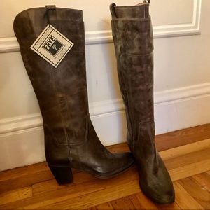 NWT Frye Jackie Tall Leather Boot w/ Heel Grey 10